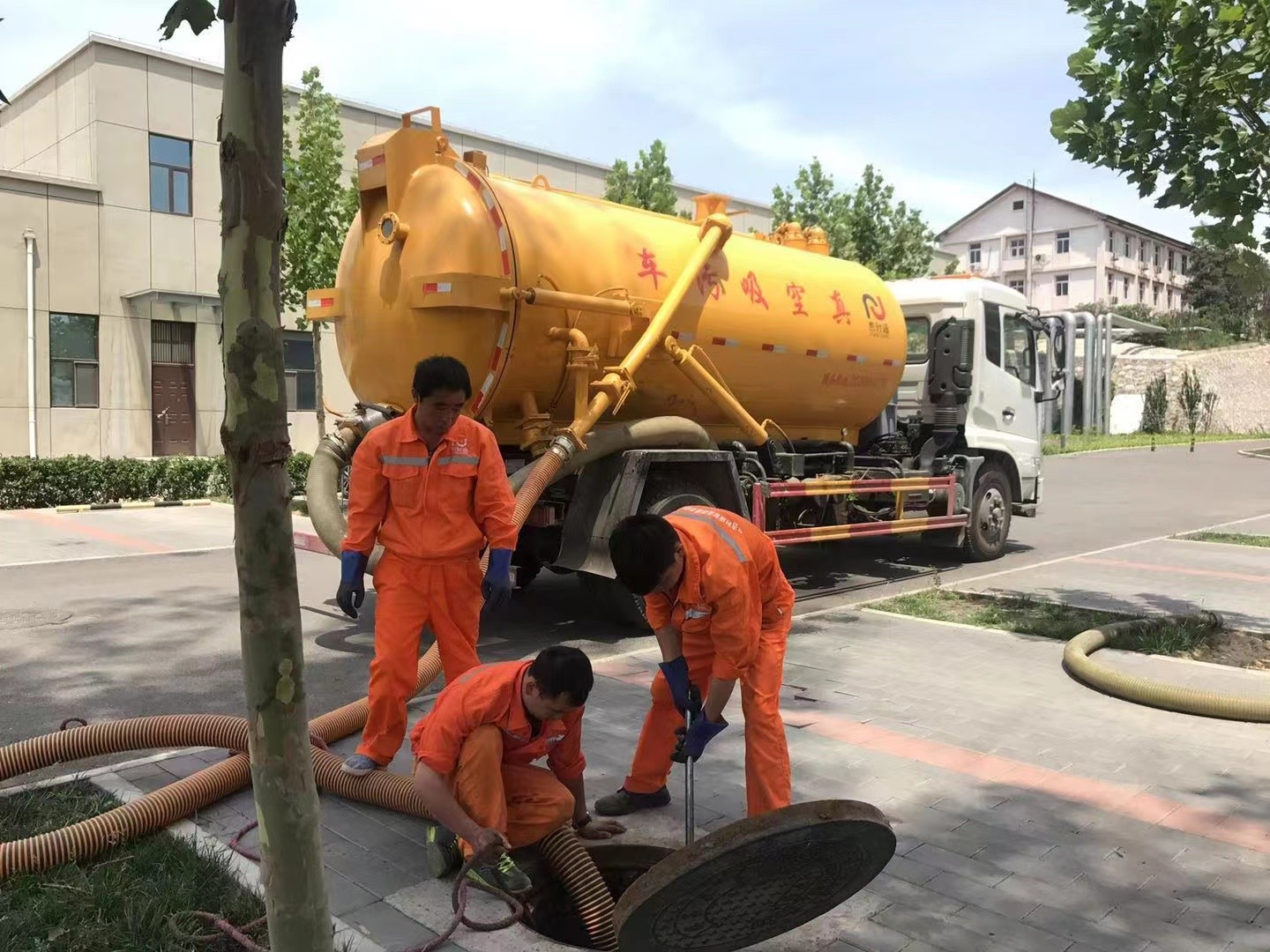 临朐化粪池清理与5-8吨吸粪车施工效率分析